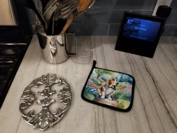 Basset Hound Spring Garden Pair of Pot Holders Hot on Sale - Image 3